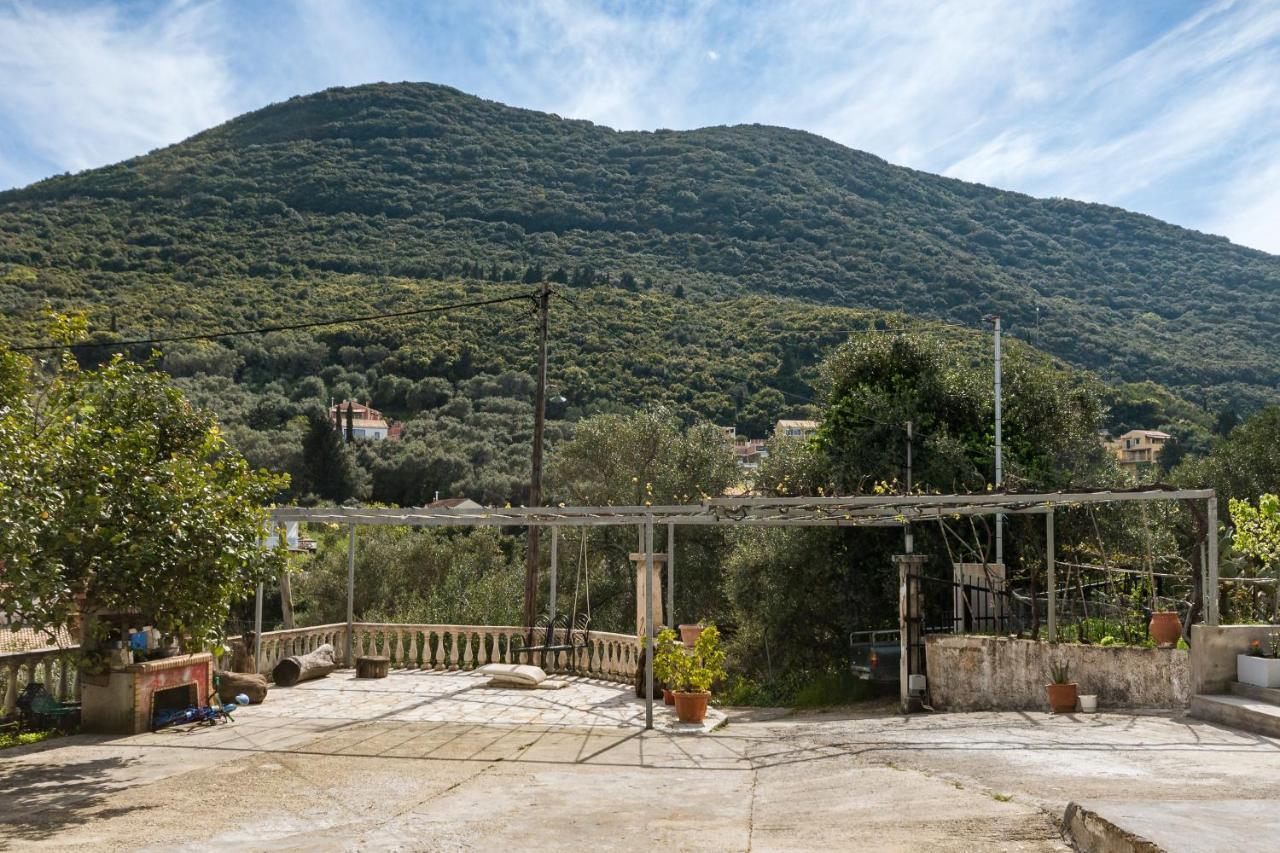 Eloise Apartments Agios Matthaios  Экстерьер фото